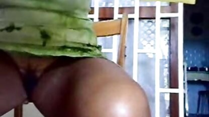 お母さんはパンティーがない カメラテーブルの一番下にあります