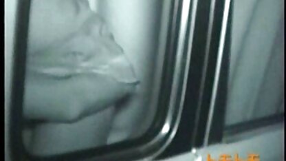 Happyカップルでも車待