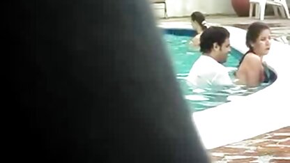 性別の公共水泳プール おばさん 中出し 動画
