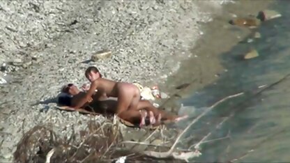 ビーチでのセックス、通り過ぎながらの 爆乳 無料 無 修正