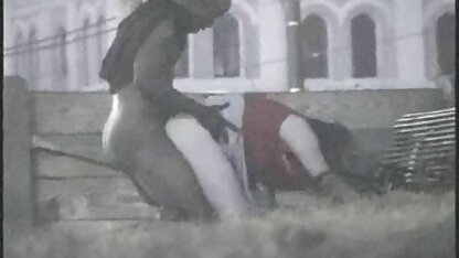 公共の場で安いふしだらな女。 ドール エロ