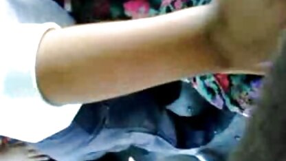 若い女の子を許可する男へ摩擦トイレ