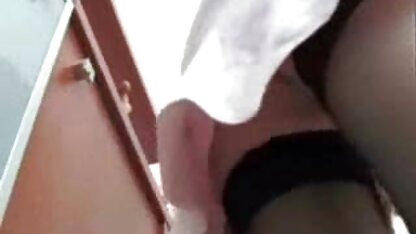 家事をしながら男の子によるお母さん 素人 人妻 フェラ