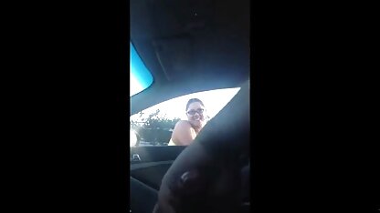 彼女は車の中でジャックを見るのが大好き（バージョンは少し長い) 熟女 の セックス ビデオ
