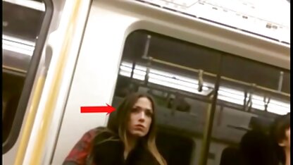 掲示板で出会った男性を見ている女性 エス キュート アダルト