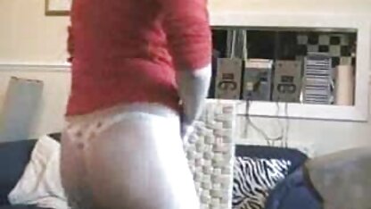 ティーンダンス 机 の 下 足コキ 動画