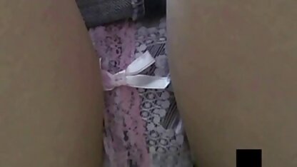 ローアングルの女の子を見る クンニ 金髪