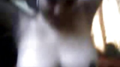 パートナーにさらされた映画の裸の体