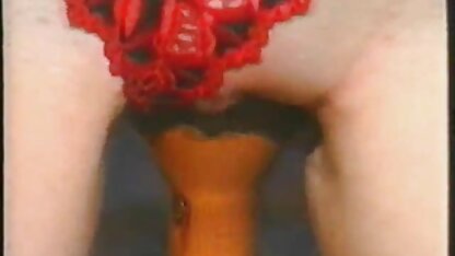 ベッドのポストを使用して 新山 らん パイズリ 動画