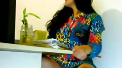 セクシーな金髪のオフィスのインドの外観