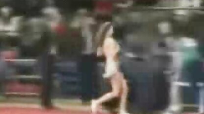 チアリーダー、バスケットボールの試合でピークを削除します。 爆乳 グラインド 騎乗 位