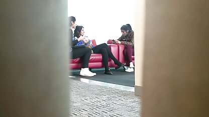 率直なインドの足ぶら下がり黒のパンツ  エロ sex 無料