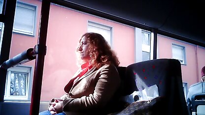 バスや電車の中でオナニー 痴女 強制 射精 動画