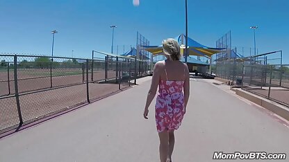 公園での身体遊び 筋肉 女性 エロ 動画