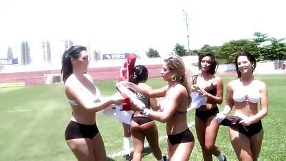 サッカーをする少女  無料 無 修正 素人 エロ 動画