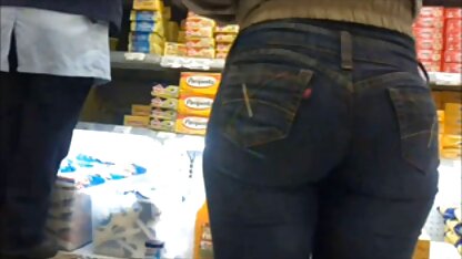 モールでセクシーなジーンズ メイド コスプレ エッチ