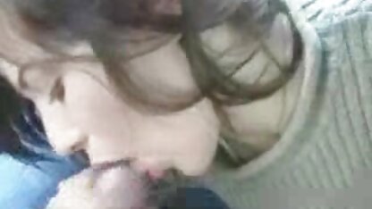 彼女は人々が実現するときに彼女を閉じた