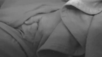 女の子キャッチmasturbating下のテーブル 爆乳 熟女 無 修正 エロ 動画